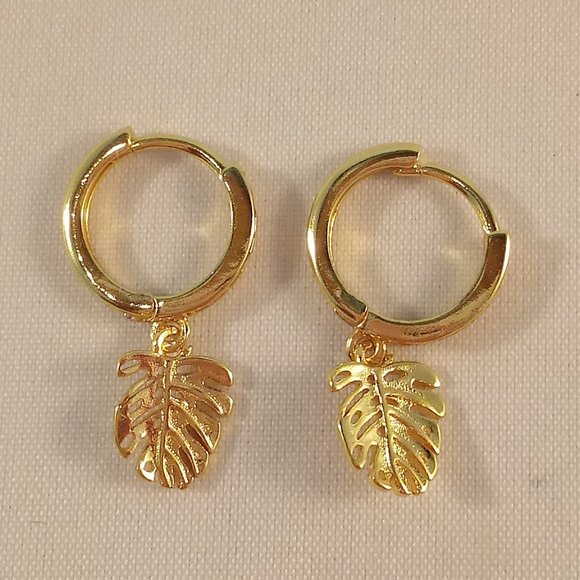 18K Yellow Gold Plated Diamond Zircon Carved Leaf Hoop Huggie Dangle Earrings - Picture 3 of 5